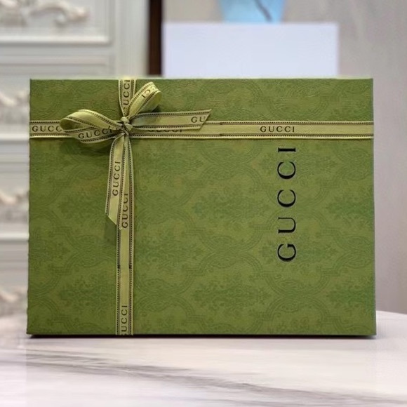New Gucci green Gift Box with silk ribbon - Picture 1 of 5